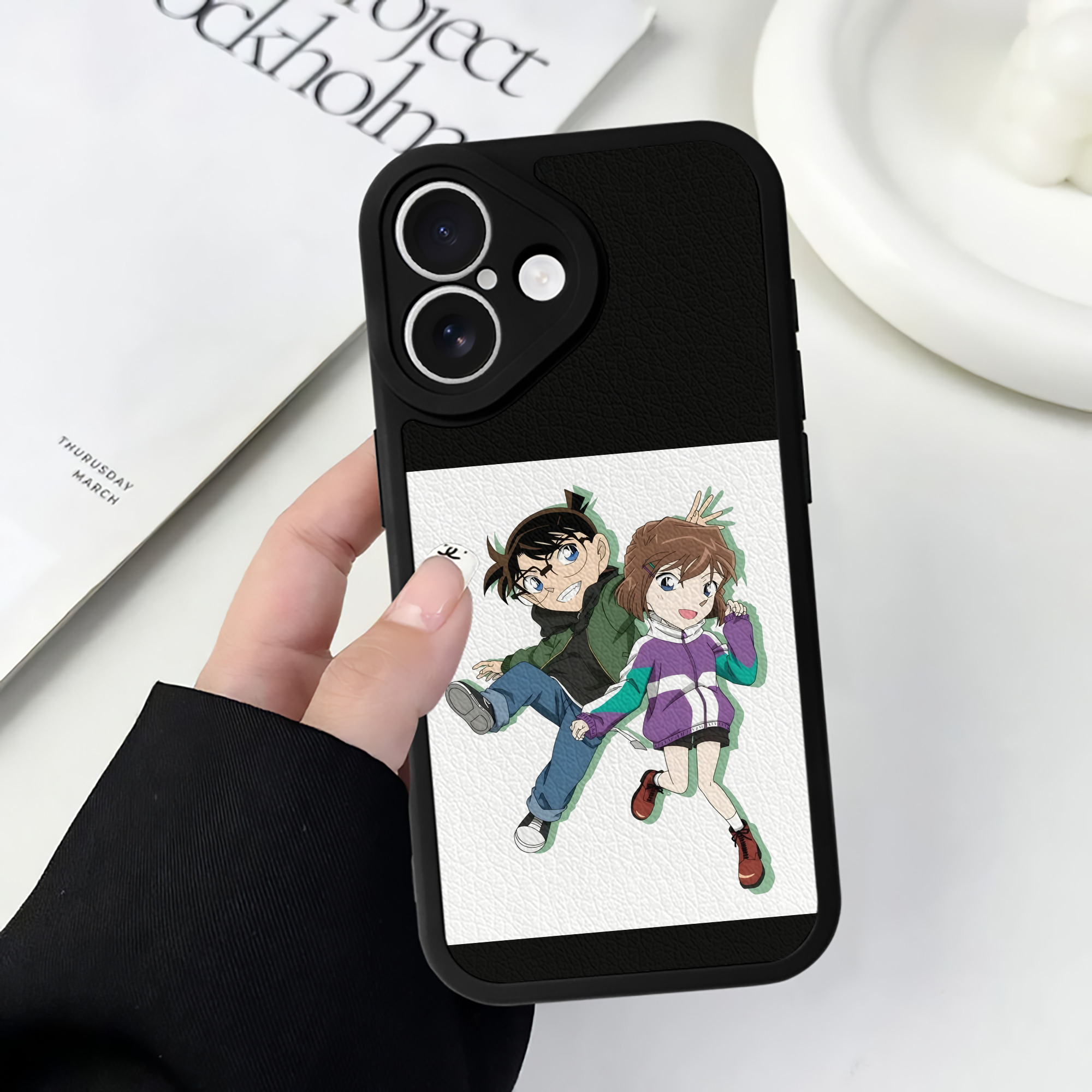 （画像用） 名探偵コナン 灰原 哀 はいばら あい Detective Conan Anita Hailey、Vi Graythorn Haibara Ai 【iPhone 16シリーズ対応】シリコンスマホケース（レザー調） 材質：シリコン